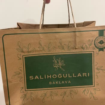 Salihoğulları Baklava'dan Alınan Tatlıdan Böcek Çıkması!