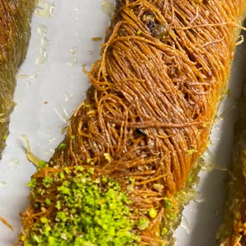 Salihoğulları Baklava'dan Alınan Tatlıdan Böcek Çıkması!