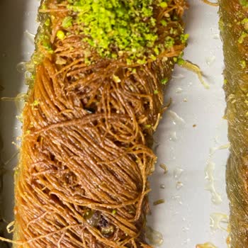 Salihoğulları Baklava'dan Alınan Tatlıdan Böcek Çıkması!
