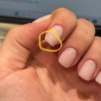 Tuğçe Mucuroğlu Official Kalıcı Oje Kalkması