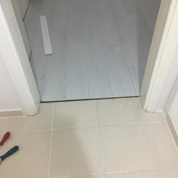 Çamsan Parke Gri Parke Mavi Gözüküyor