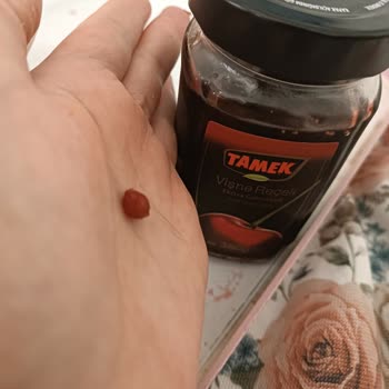 Tamek Vişne Reçelinden Çekirdek Çıkması
