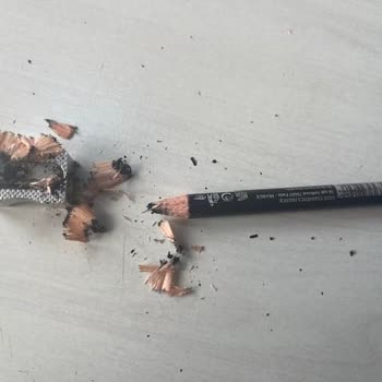 Note Cosmetics Note Marka Çürük Göz Kalemi