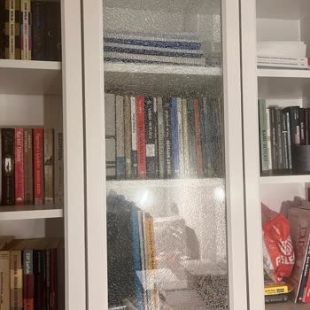 IKEA Kitaplık Cam Çatlaması