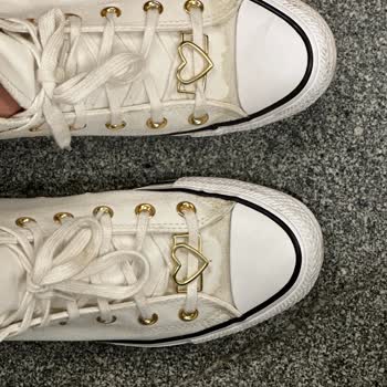 Converse Ön Kısımdaki Plastik Ve Bezin Birleştiği Kısmın Sararması