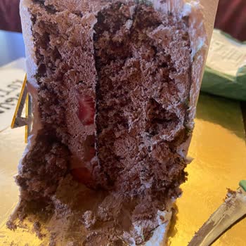 Aydemir Pastanesi Kirli Bir Durumda Çok Kötü