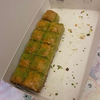 Alimoğlu Baklava Alimoğlu Tatlıcısı Bayat Bozuk Tatlı