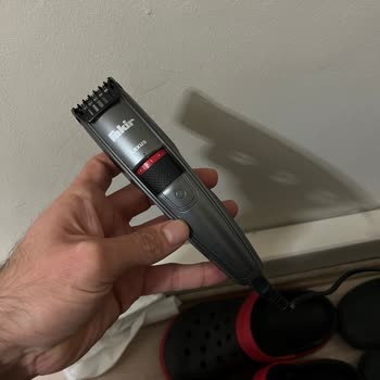 Fakir Lexus Marka Tıraş Makinesi Şarj Esnasında Patladı