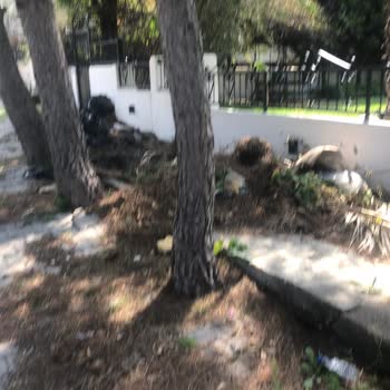 Çeşme Belediyesi Yol Yapımından Artan Moloz Yığını