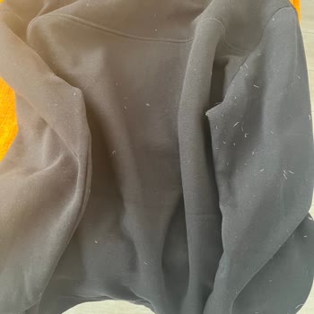 Tüylenme Yapan Lufian Mont