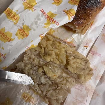 Next Level Avm Macro Center Bozulmuş Börek Satıyor