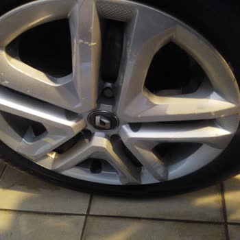 Renault Megane 4 Jant Kapağı Boya Dökülmesi Sorunu