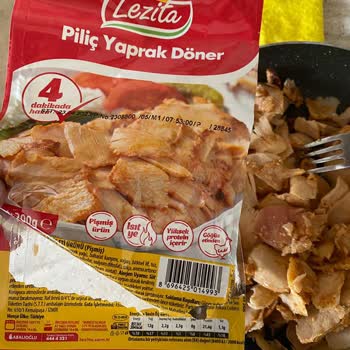 Lezita Hazır Pişmiş Yaprak Döner Den Pişmemiş Tavuk Parçaları Ve Kötü Koku