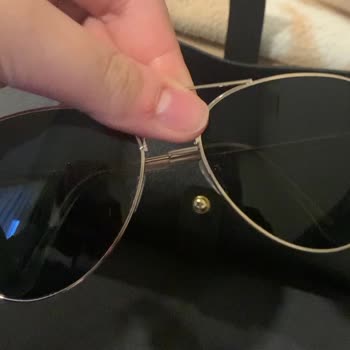 Longchamp Yanıltıcı Site, Yanlış Eşya