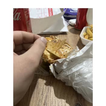 Mansuroğlu Döner Dönerde Cam Parçası