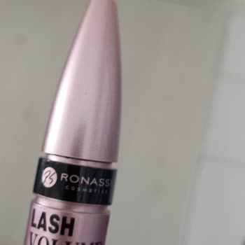 Ronassi Maskara Tutkal Sürmüş Gibi