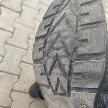 Manisa Akhisar FLO Mağazası'ndan Aldığım Garamond Marka Botlar 2 Ayda Su Almaya Başladı Ve Tabanları Delindi