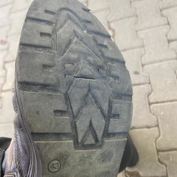 Manisa Akhisar FLO Mağazası'ndan Aldığım Garamond Marka Botlar 2 Ayda Su Almaya Başladı Ve Tabanları Delindi