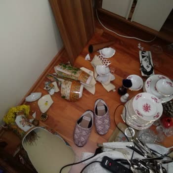 İder Şubesinden Aldığım TV Konsolu Kendiliğinden Parçalandı Ve Servis Beni Tehdit Etti