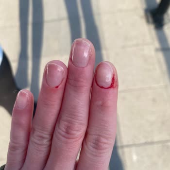 Aslife Health Club Kanatarak, Temizlemeden Yapılan Manikür