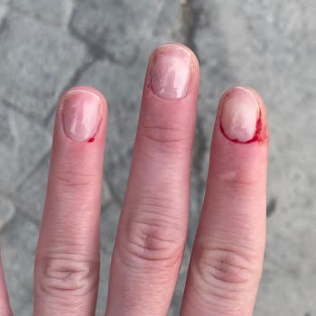 Aslife Health Club Kanatarak, Temizlemeden Yapılan Manikür