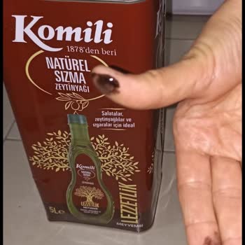 Komili Naturel Sızma Zeytinyağı İçinde Pas Çıktı