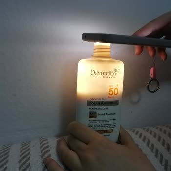 Dermaction Plus By Watsons Yüz Ve Vücut Güneş Losyonunun Yarısı Boş