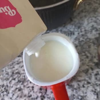 A101 Sütü Tarihi Geçmemesine Rağmen Bozuk Çıktı