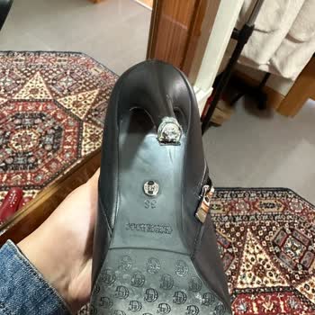 Divarese Ayıplı Urunu İade Veya Değişim Kabul Etmiyor