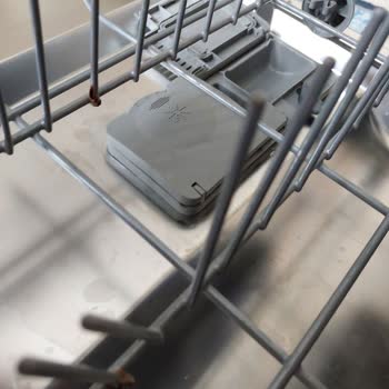 Beko BM4004 Bulaşık Makinesi Sepetleri Paslandı