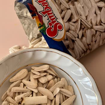 BİM'in Adına Üretim Yapan Simbat Çekirdek Paketinden İzmarit Çıktı.