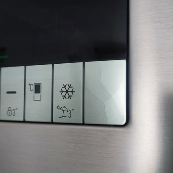 Arçelik Buzdolabının Gösterge Paneli Kendiliğinden Çatladı