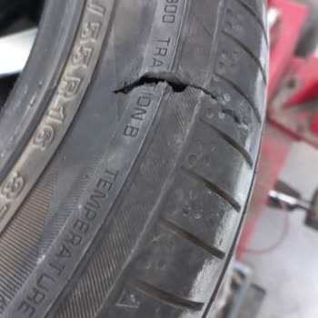 Honda City Yokohama Lastik Yarıldı