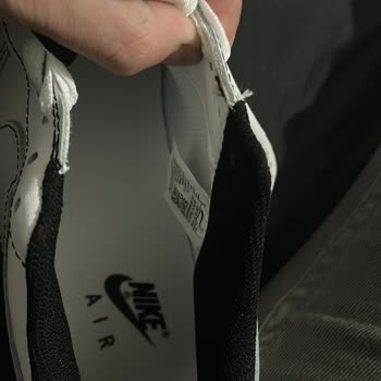 Sneakswhite (İnstagram) Kaliteden Eser Yok. Pazardan Alsanız Daha Kaliteli Ayakkabı Alırsınız