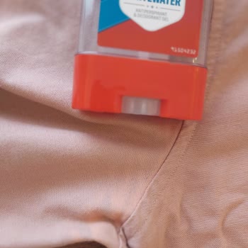 Old Spice Whitewater Deodorant Kıyafetlerimde Lekelere Sebep Oldu