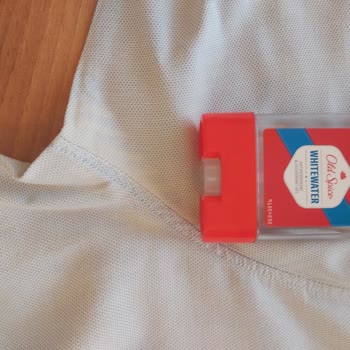 Old Spice Whitewater Deodorant Kıyafetlerimde Lekelere Sebep Oldu