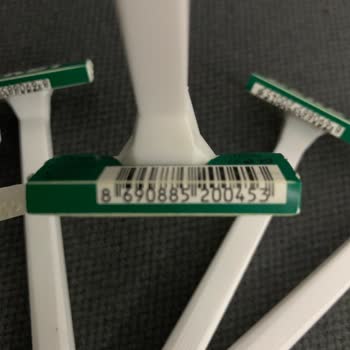 Derby Jiletler Kesmiyor. Kesinlikle Üretim Hatası Görünüyor.