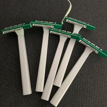 Derby Jiletler Kesmiyor. Kesinlikle Üretim Hatası Görünüyor.