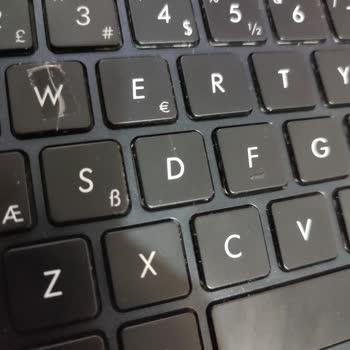 Asus Klavye Tuşu Çatlıyor