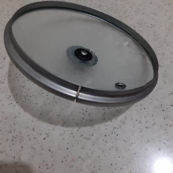 Chefs Tava Kapaklardaki Kaynak Yerler Pas Yapıyor Ve Atıyor