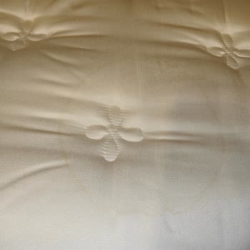 Yataş Servisten Gelen Yatak Lekeli Geldi