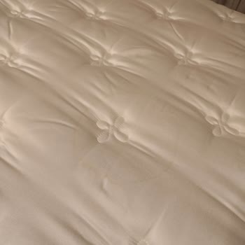 Yataş Servisten Gelen Yatak Lekeli Geldi