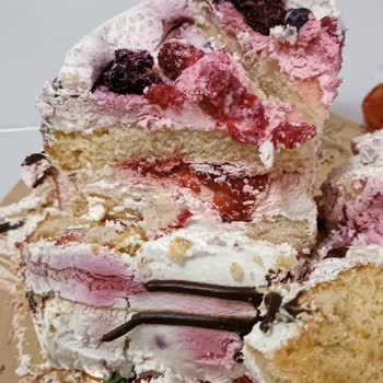 Liva Pastanesi (livashop.com) Bayatlamış Pasta