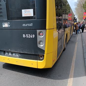 İstanbul Büyükşehir Belediyesi (İBB) Yalan Söyleyen, Azarlayan Ve Araca Almayan İETT Sürücüsü.