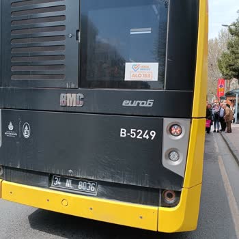 İstanbul Büyükşehir Belediyesi (İBB) Yalan Söyleyen, Azarlayan Ve Araca Almayan İETT Sürücüsü.