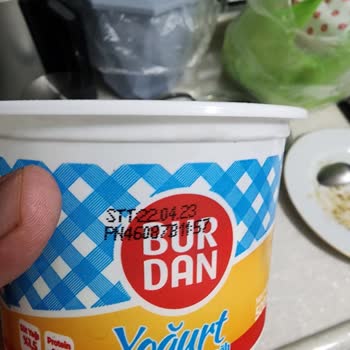 Burdan Süt Ve Süt Ürünleri Buradan Yoğurt Çok Sulu