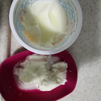 Burdan Süt Ve Süt Ürünleri Buradan Yoğurt Çok Sulu