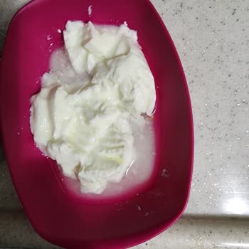 Burdan Süt Ve Süt Ürünleri Buradan Yoğurt Çok Sulu