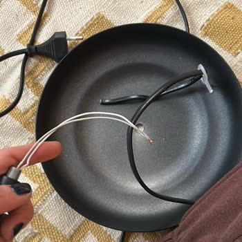 Apliqa Avize Lambaların Duyu Kırık, Tesisatı Bağlanmamış Kopuk Kablolarla Geldiler