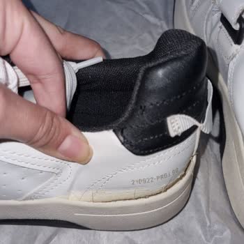 Bershka 1411/160/001 Numaralı Ayakkabı Dikişleri Patladı